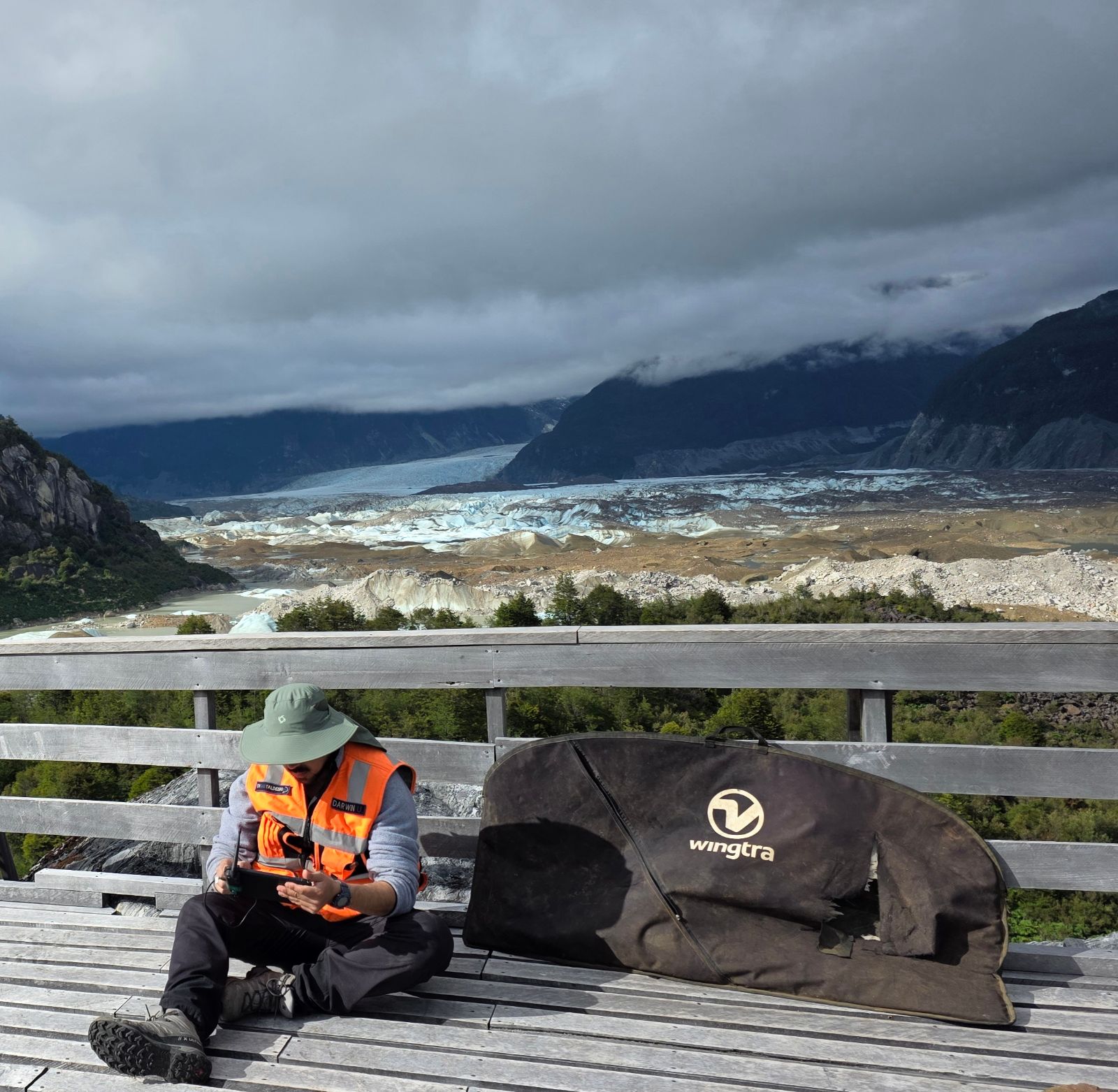 Planificación de vuelo con dron Wingtra frente al glaciar